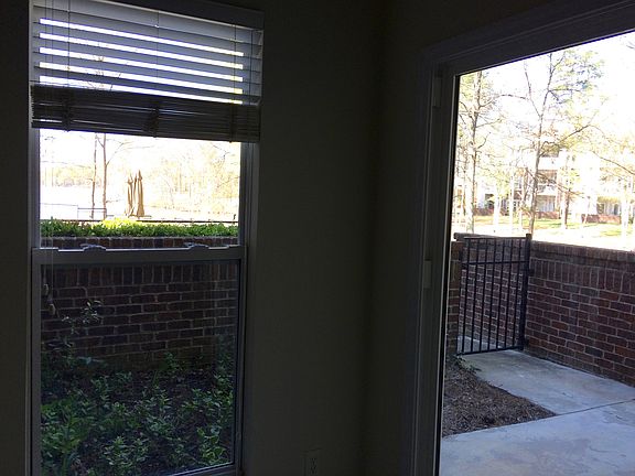 Master Bed w/slglass door