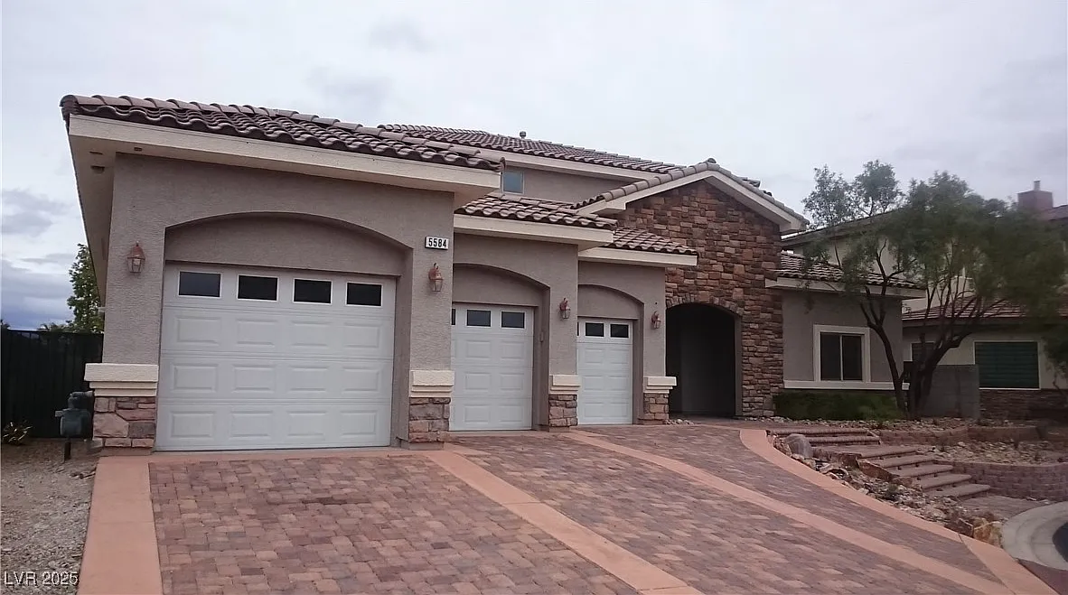5 bed, 3.5 bath, 4014 sqft, $2,900 — Photo 1