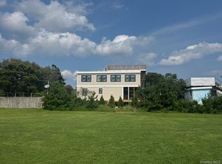 17 Superior St, Ocean Beach, NY 11770