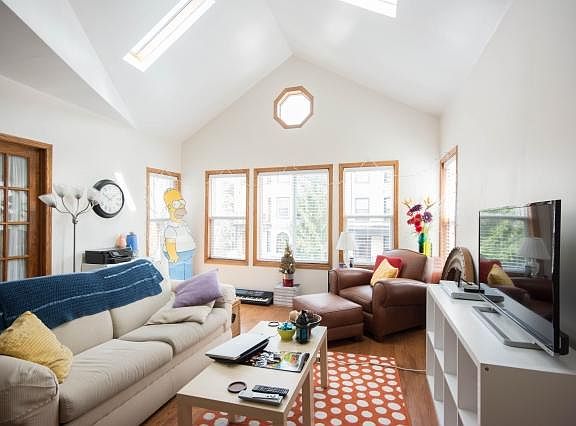 2nd image of 3822 N Wilton Ave #2