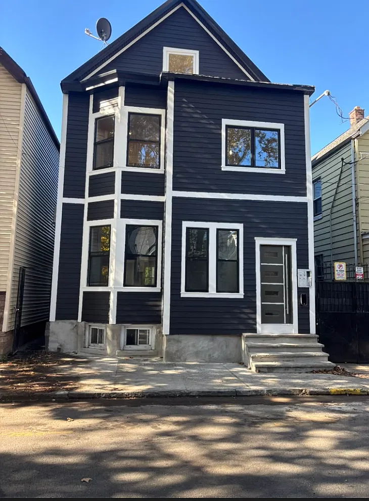 3 bed, 1300 sqft, $3,900 — Photo 2