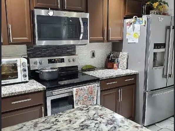 132 Sparrow Dr APT B, Royal Palm Beach, FL 33411