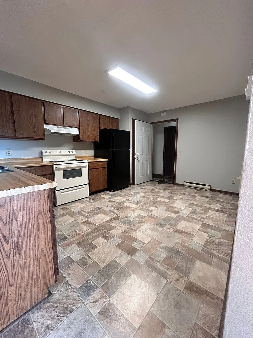 1114 Imperial Circle — Photo 2