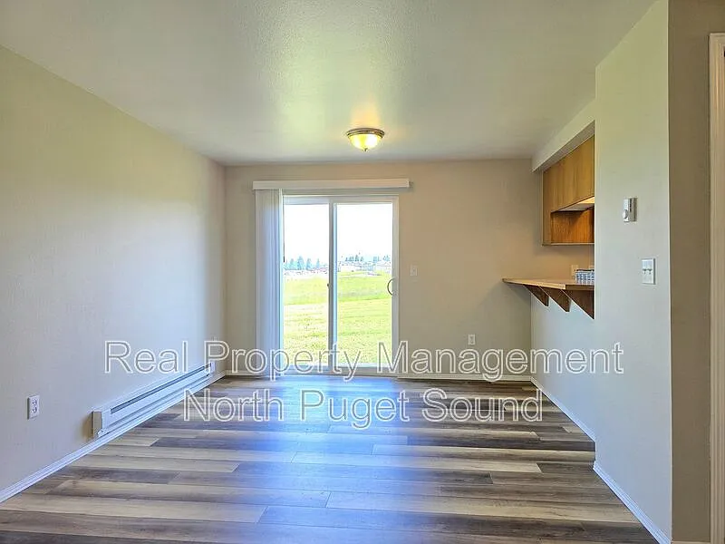 2 bed, 1.5 bath, 830 sqft, $1,995 — Photo 3