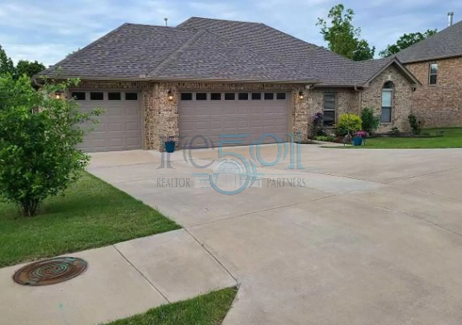 Charming Sherwood Residence Featuring 3-Car Garage & Outdoor Living — Photo 2