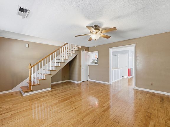 5th image of 3818 Thrushwood Dr
