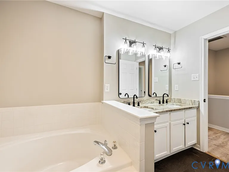 2805 Queensland Dr — Photo 15