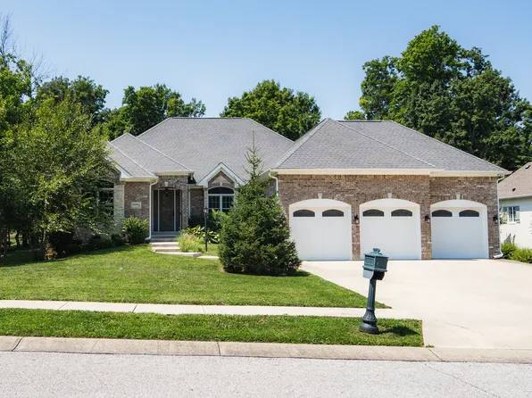 3292 Streamside Dr, Greenwood, IN 46143
