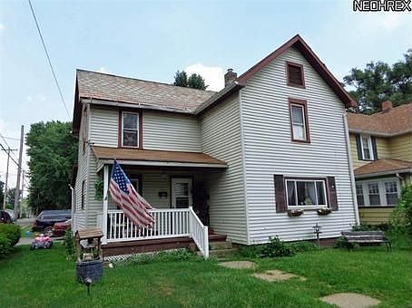 1st image of 121 4th St NE