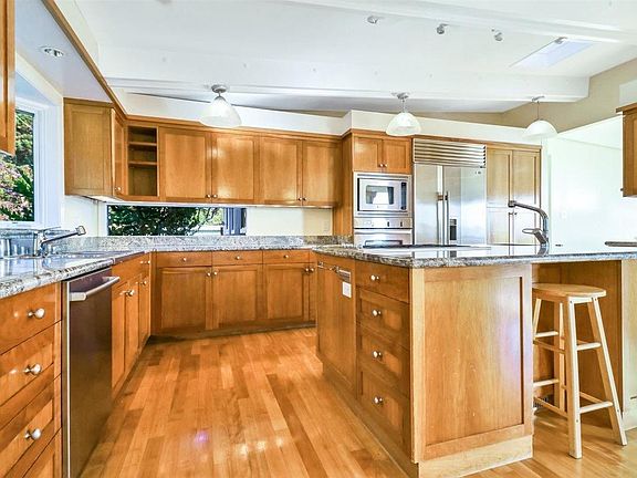 5th image of 239 Richardson Dr