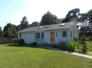 3 Oak Dr, Hampton Bays, NY 11946