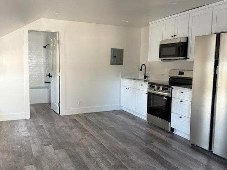 250-Edgewater 7-Plex — Photo 1