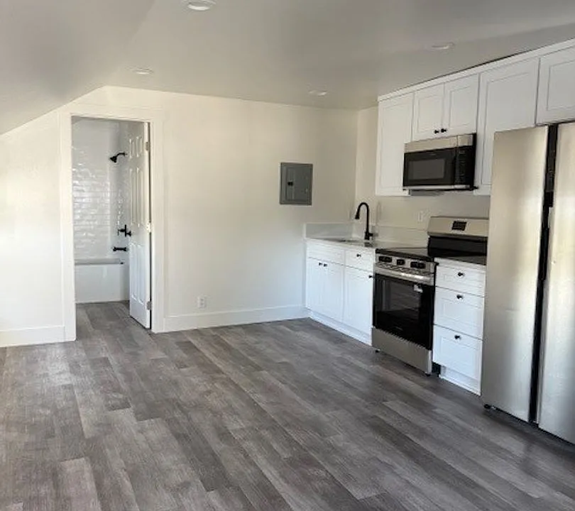 250-Edgewater 7-Plex