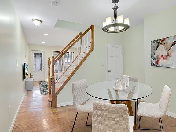 3rd image of 187 Lexington Ave
