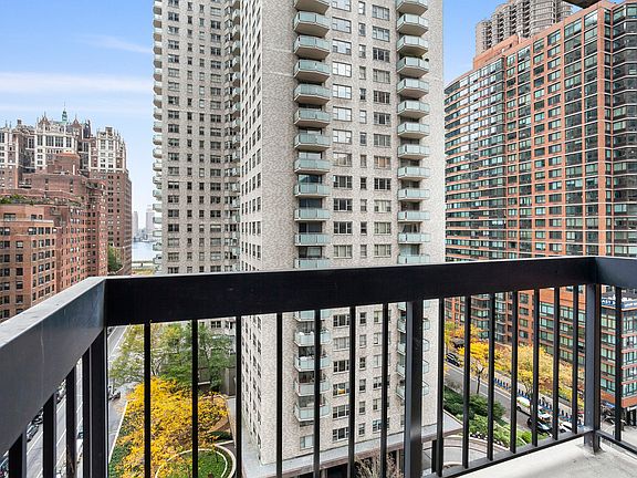 4th image of 250 E 40th St APT 31E