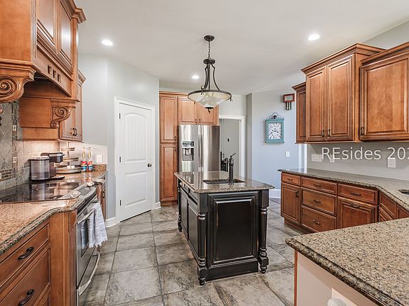 5th image of 41 Belfield Dr