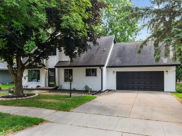 565 Wildwood Dr, Kaukauna, WI 54130