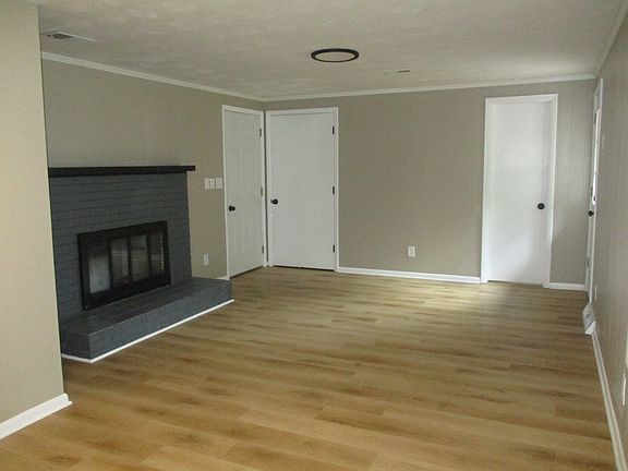 5th image of 49 S Daugherty Ln
