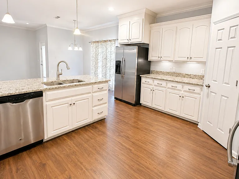 105 Belhaven Dr — Photo 3