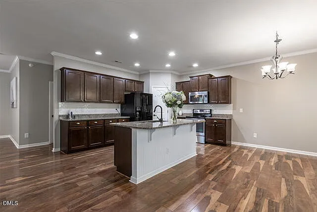 4 bed, 2417 sqft, $2,300 — Photo 4