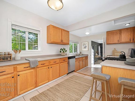 5th image of 4109 Hill St