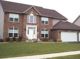 820 Doral Ln, North Aurora, IL 60542