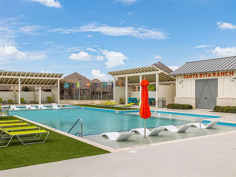 210 Zuma Dr — Photo 32