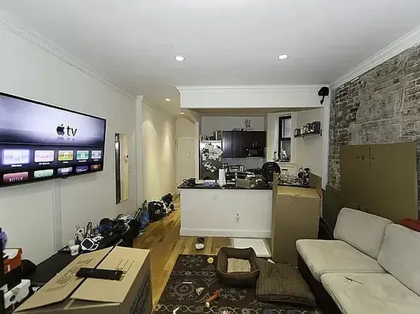 344 East 55th Street image 1 of 7