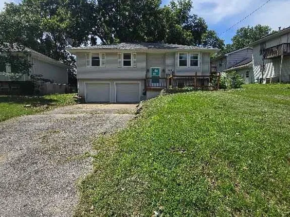 108 S 11th St, Leavenworth, KS 66048