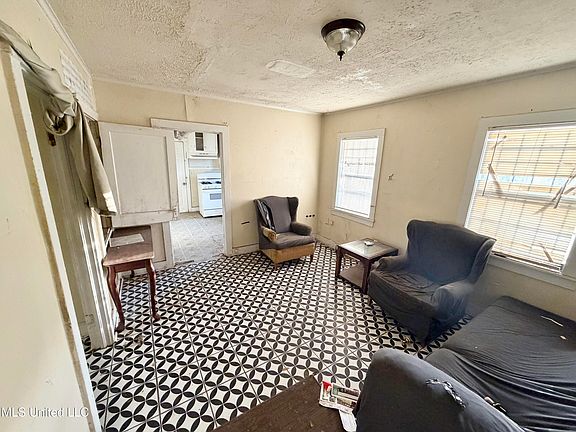 2nd image of 4210 Chennault Ave