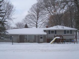 458 Bretcoe Dr, Green Bay, WI 54302