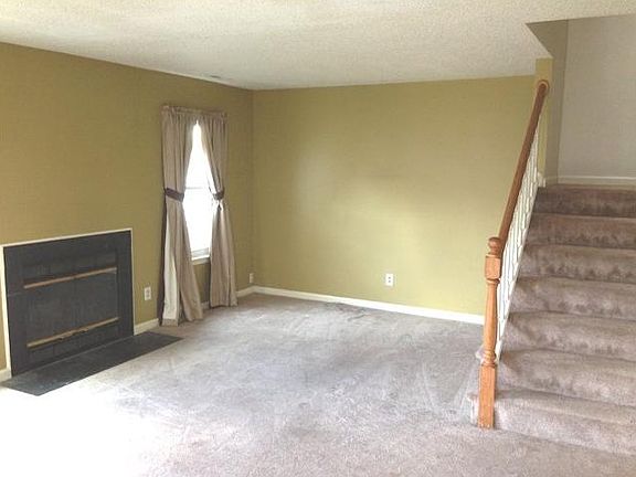 3rd image of 449 Lees Mill Dr