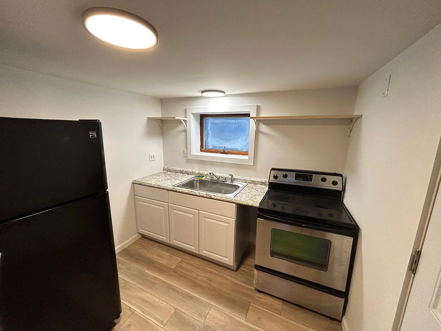 720 Quaill Ave — Photo 2