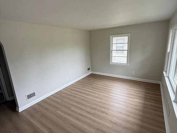 5th image of 1716 Chester Rd