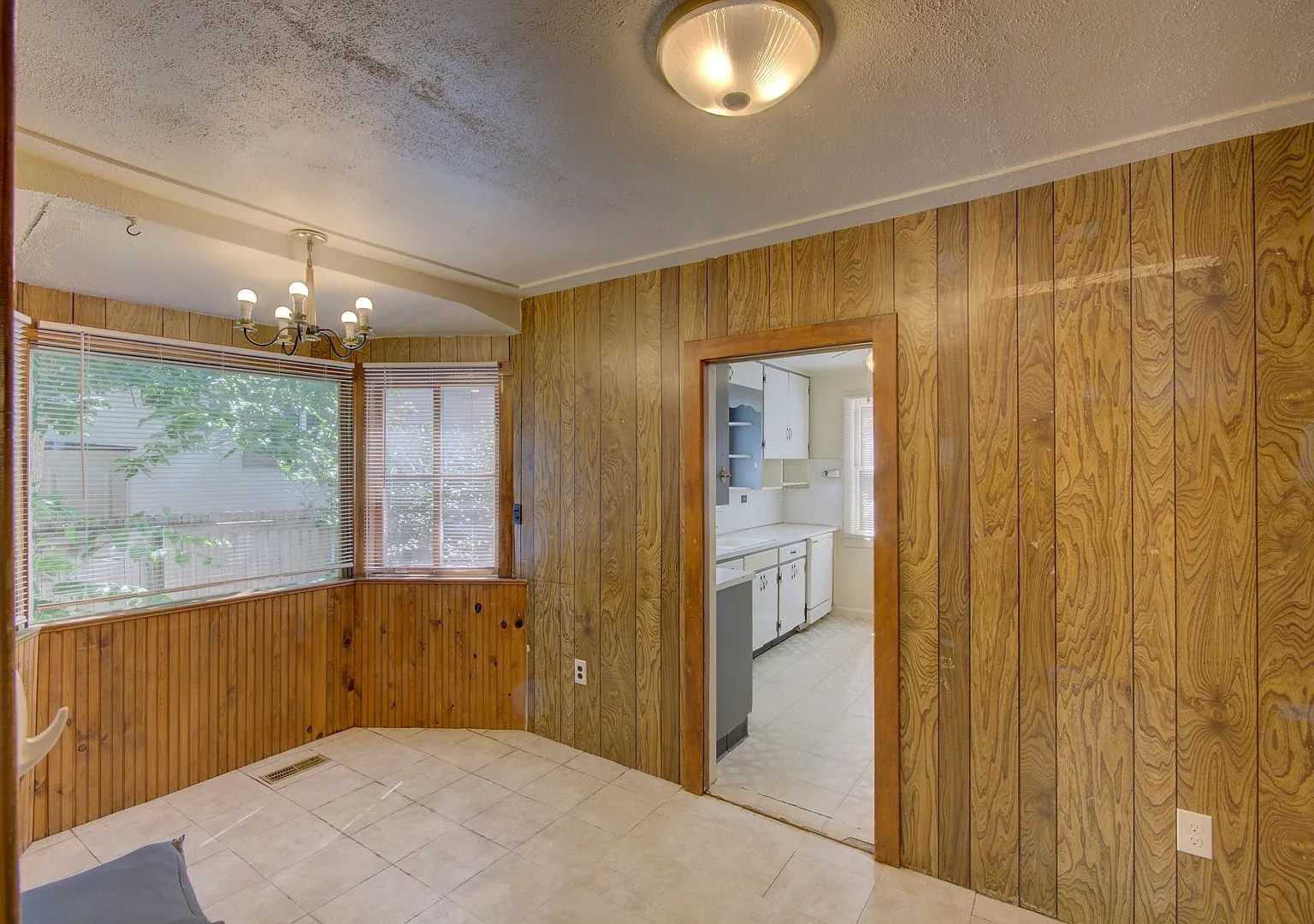 4 Weeks Free Rent Special! House Near Du! — Photo 2