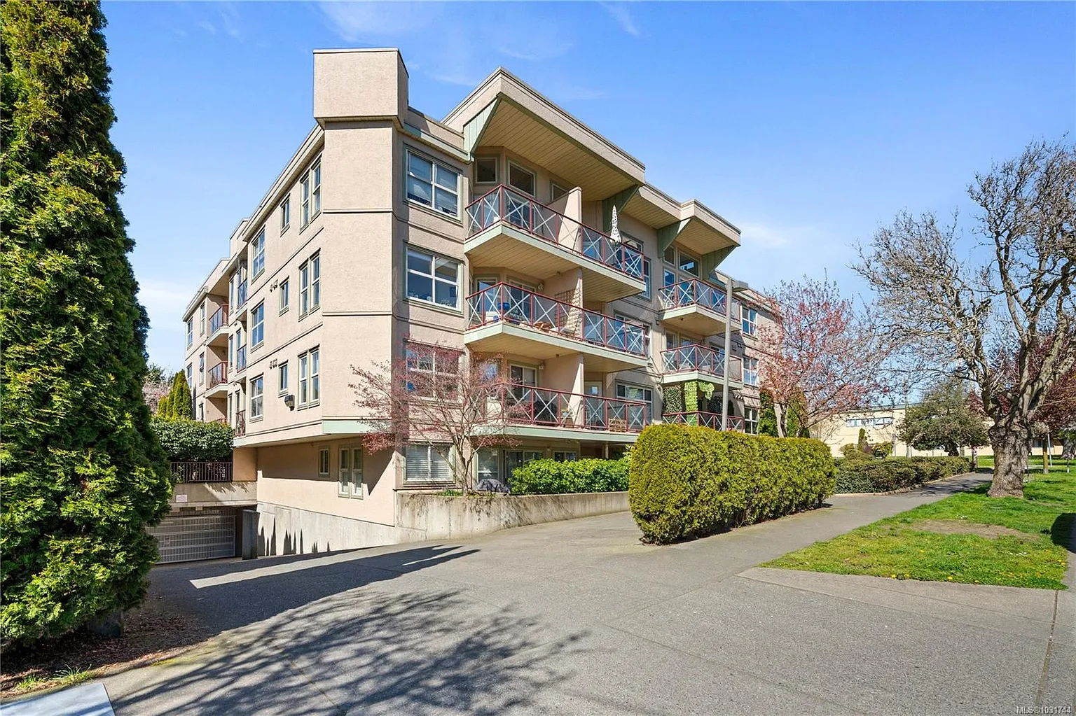 2560 Wark St #312 photo 1