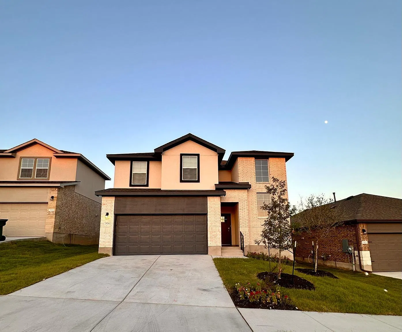 4 bed, 2.5 bath, 2390 sqft, $2,649 — Photo 1