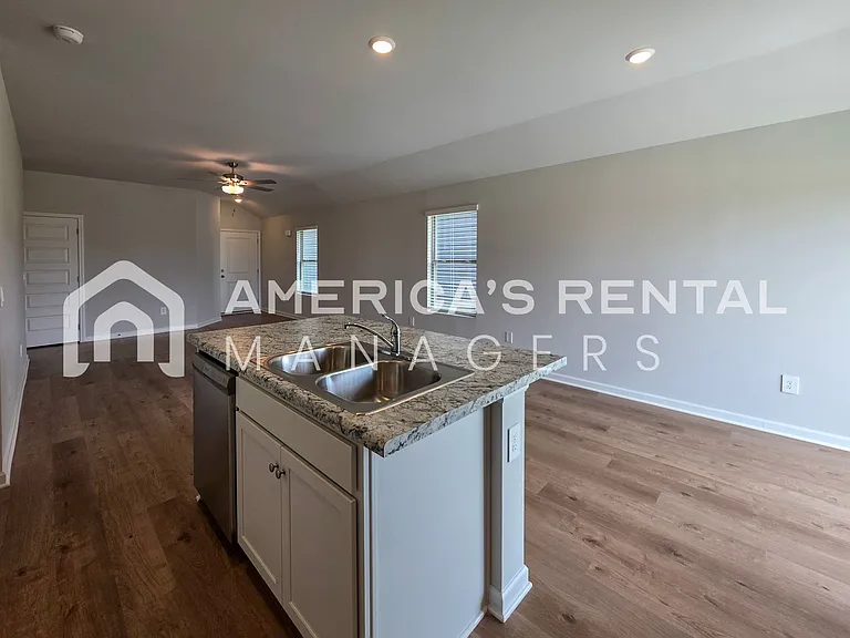 1028 John Ave — Photo 15