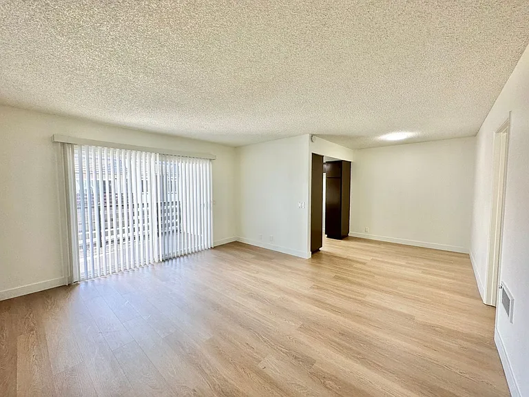 Bolsa Gardens Apartment Homes — Photo 10