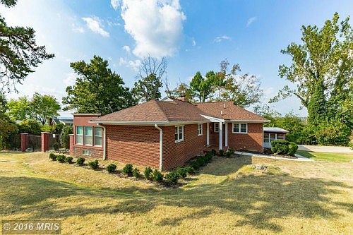 2nd image of 5821 Woodland Dr