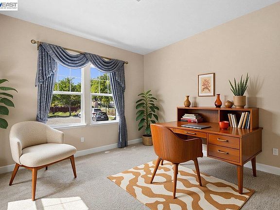 4th image of 2560 Calabria Ct