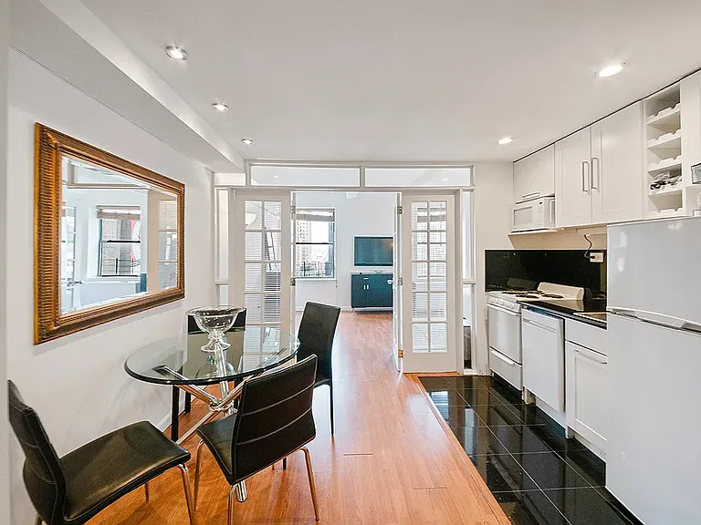 150 W 51st St #1408 — Photo 15