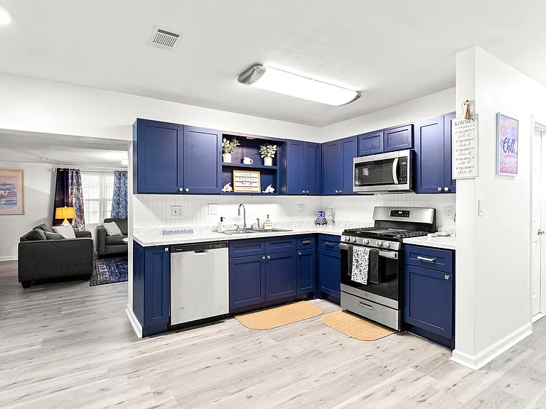 208 Newcastle Dr — Photo 10