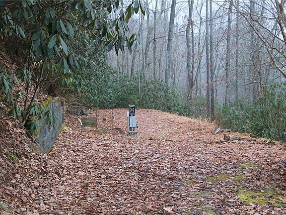 2nd image of 196 Windwood Hill Rd