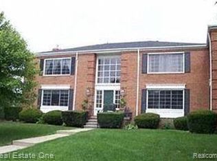 780 E Fox Hills Dr, Bloomfield Hills, MI