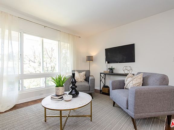 2nd image of 6400 Primrose Ave APT 18