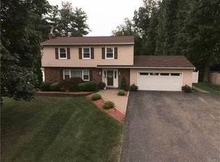 9 Cimorelli Dr, New Windsor, NY 12553