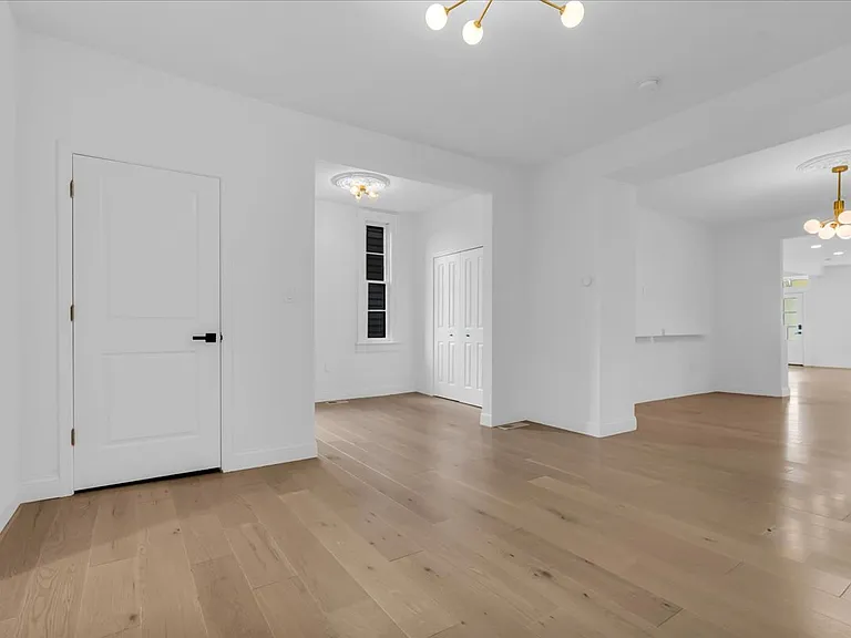 1714 Bagley St — Photo 10