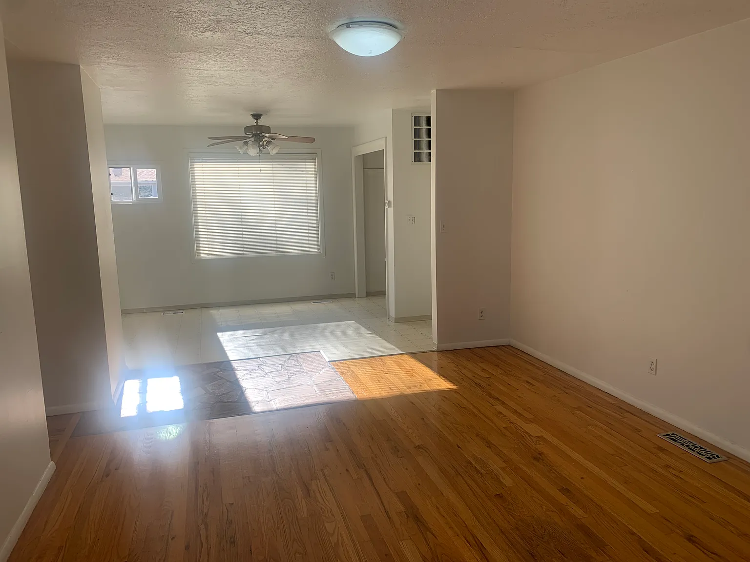 3 bed, 983 sqft, $1,800 — Photo 3