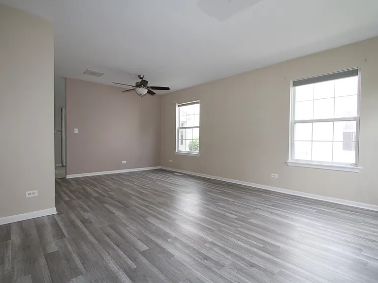 2554 Dickens Dr — Photo 12